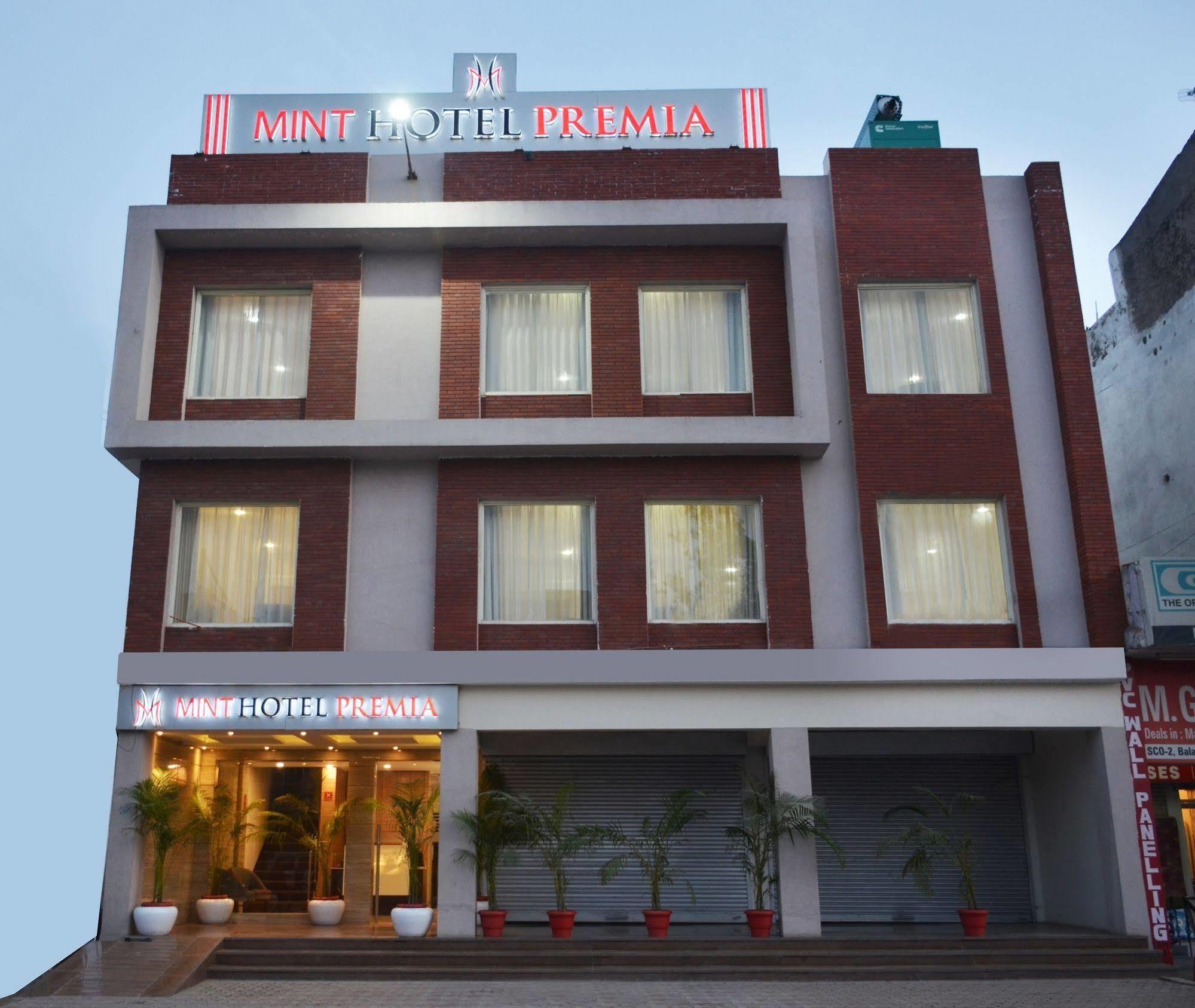 โรงแรมมินต์ พรีเมีย Zirakpur ภายนอก รูปภาพ